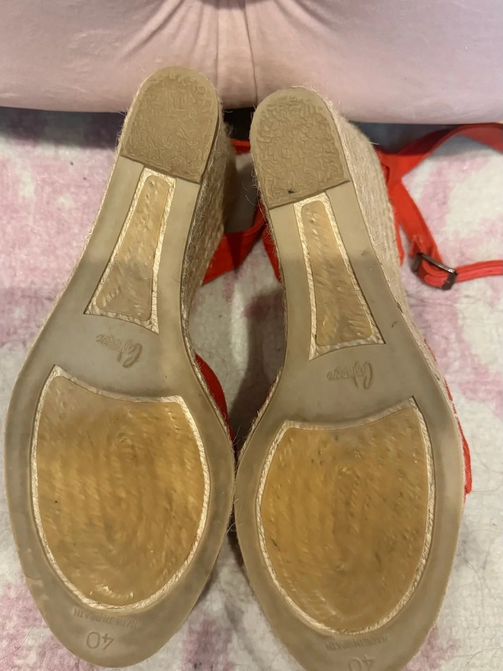Castaner red wedge